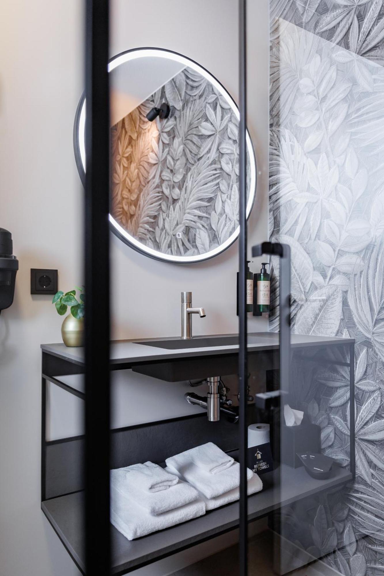 Auberge Du Bonheur Tilburg Ngoại thất bức ảnh