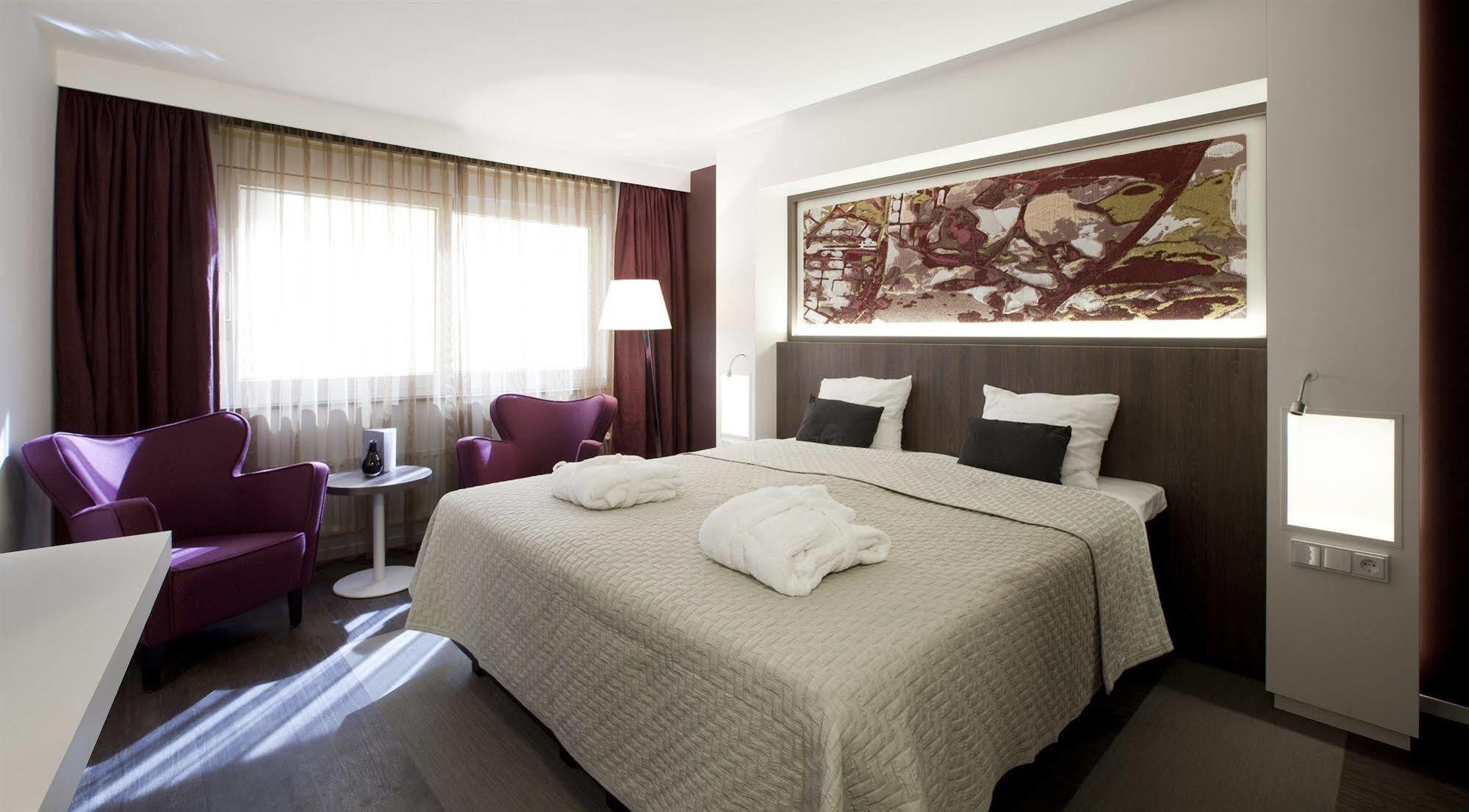 Auberge Du Bonheur Tilburg Ngoại thất bức ảnh